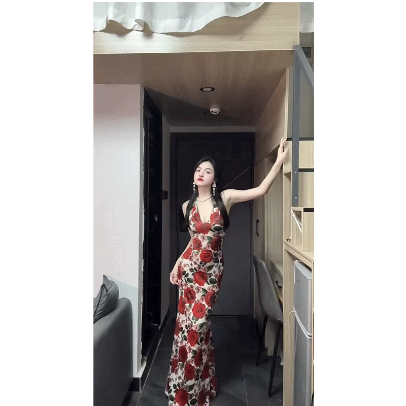 设计感辣妹气质吊带无袖连衣裙女性感时尚印花露背修身显瘦长裙子