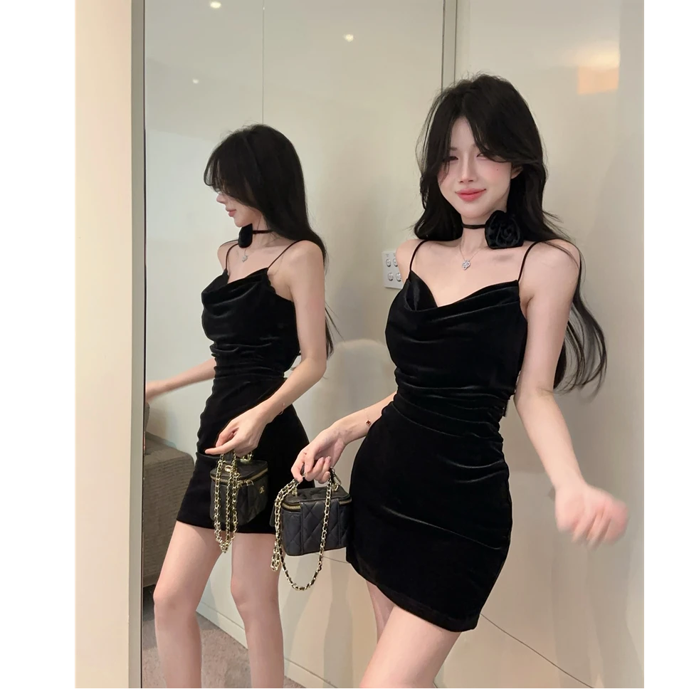 性感花朵荡领露肩时尚气质小众显瘦百搭吊带打底裙丝绒包臀连衣裙