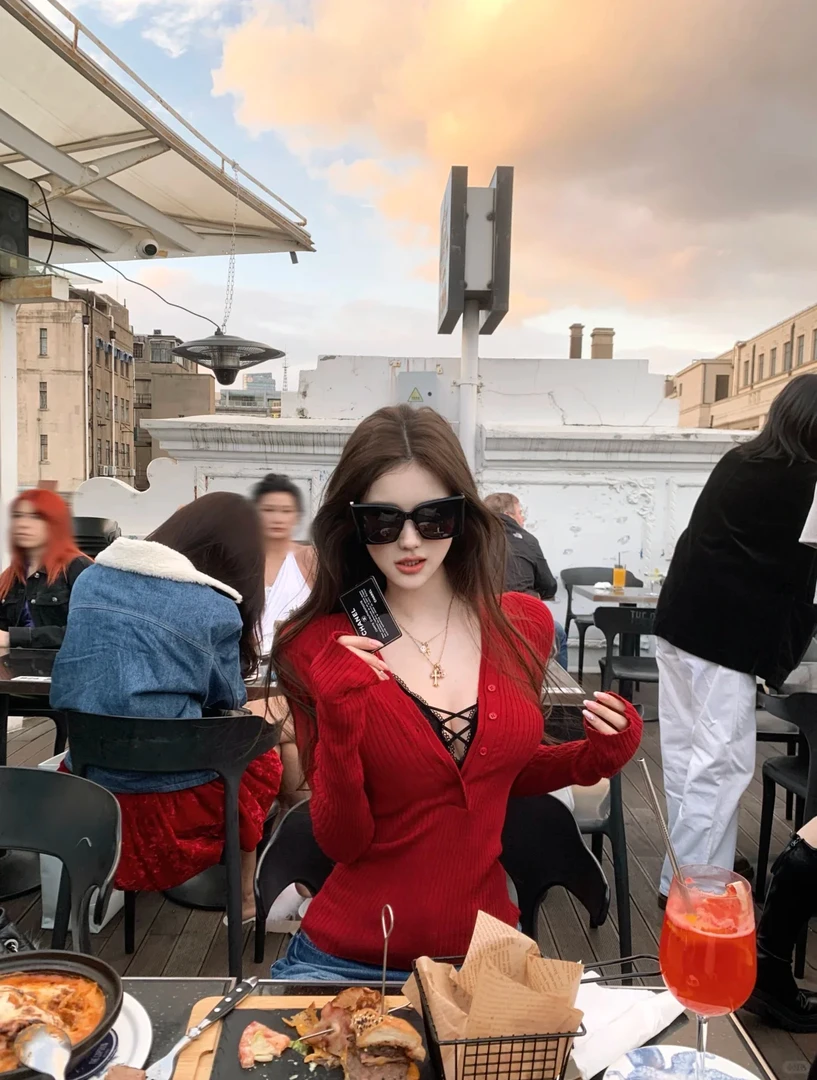 纯欲风辣妹设计感气质长袖V领T恤上衣蕾丝内搭背心女显瘦牛仔裤潮