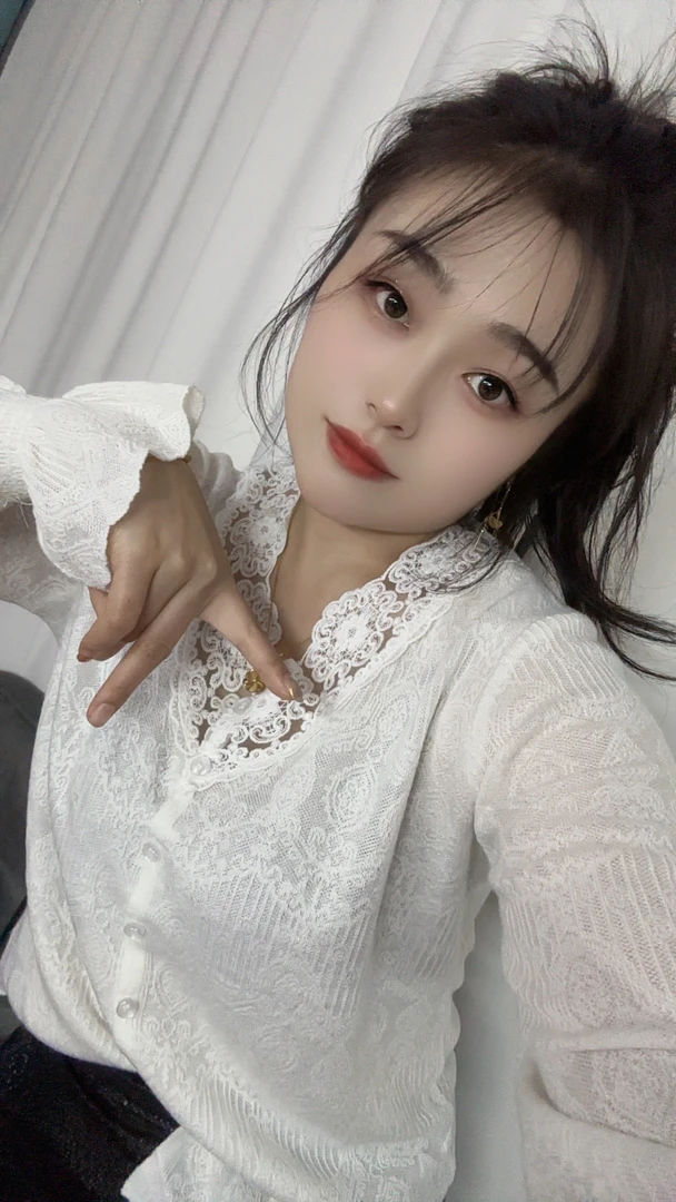 蕾丝设计感轻奢气质款针织衫洋气