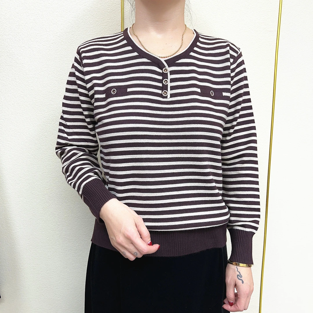 妈妈装春秋新款V领针织衫长袖洋气外穿条纹气质百搭上衣T恤打底衫