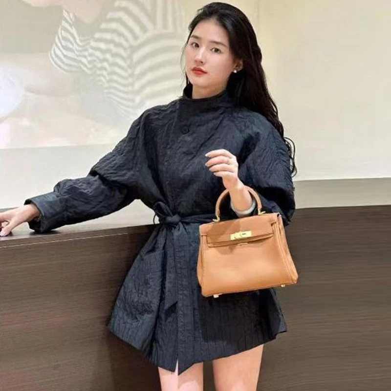 欧货高端时尚休闲别致立领外套大码竖条纹设计简约通勤风轻薄棉服