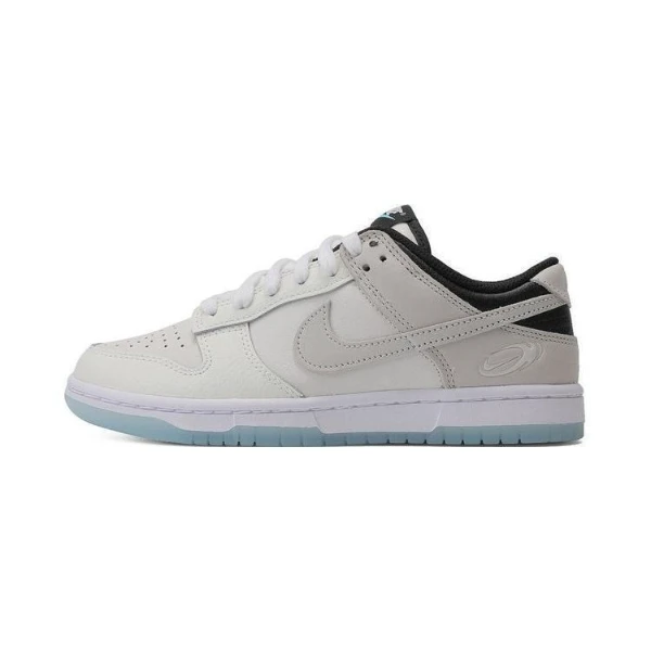 Nike/耐克2023年新款女子DUNK LOW SE休闲板鞋/复刻鞋 FN7646-030