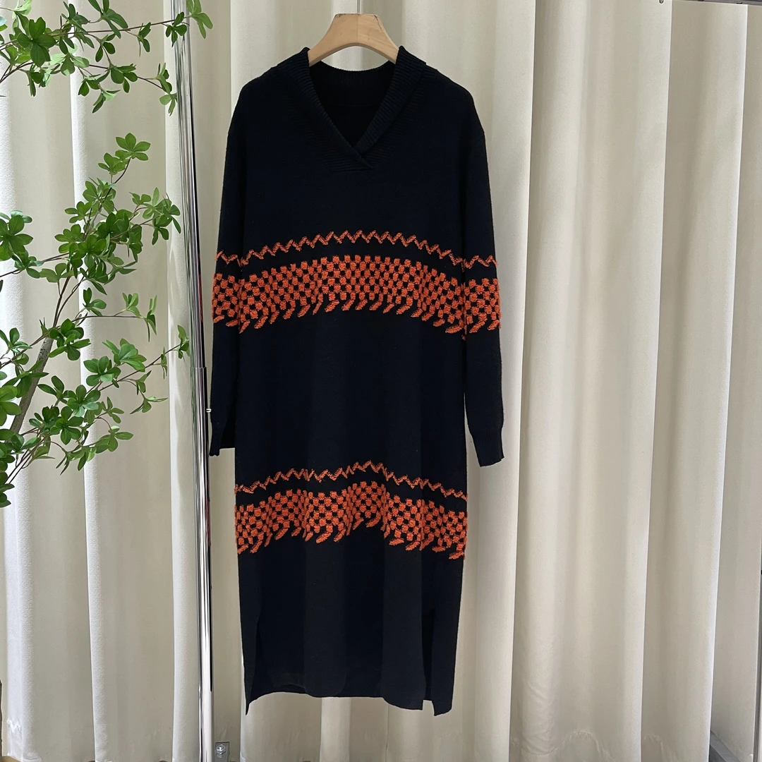 526秋冬植绒针织宽松v领简约连衣裙