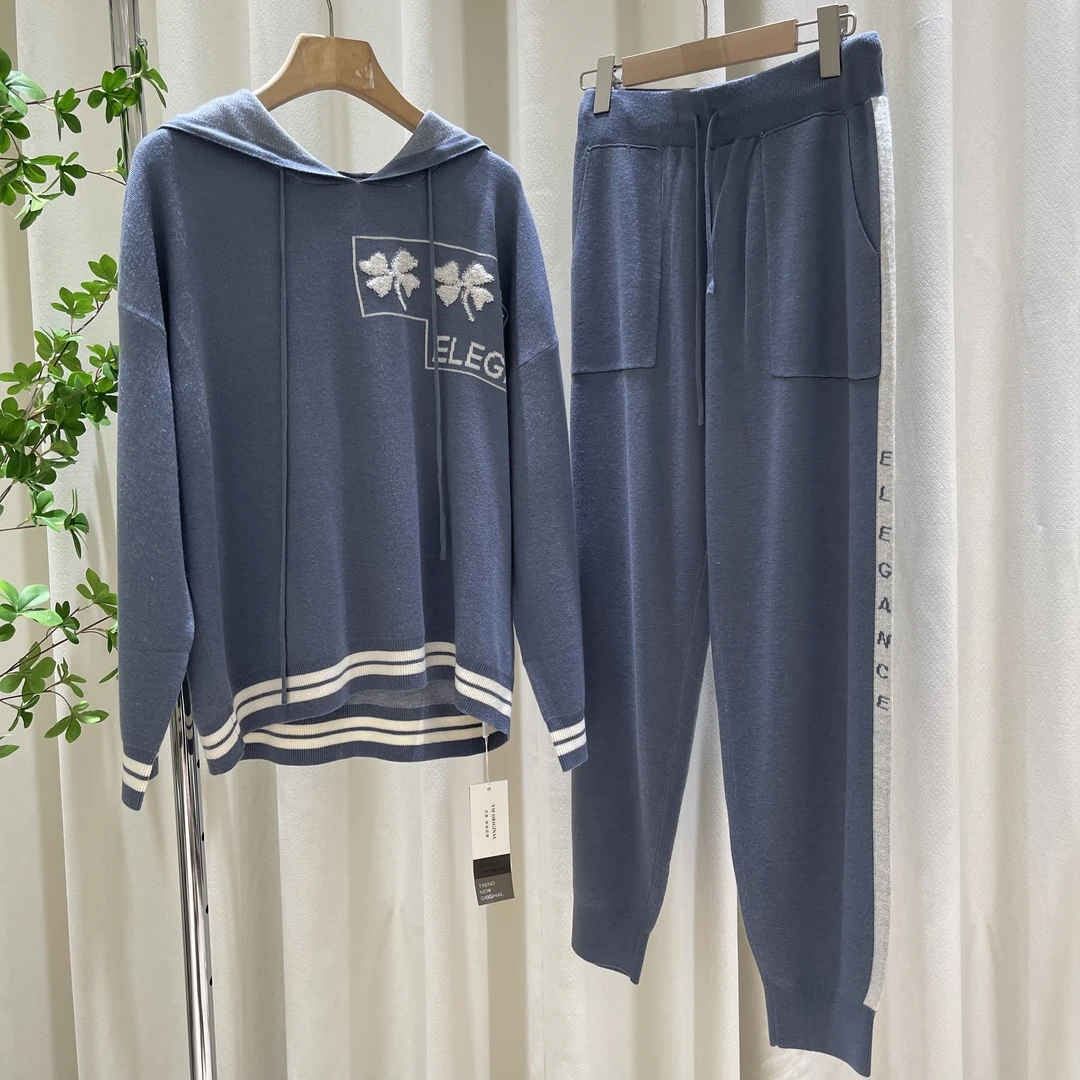 582秋冬连帽减龄休闲舒适套装