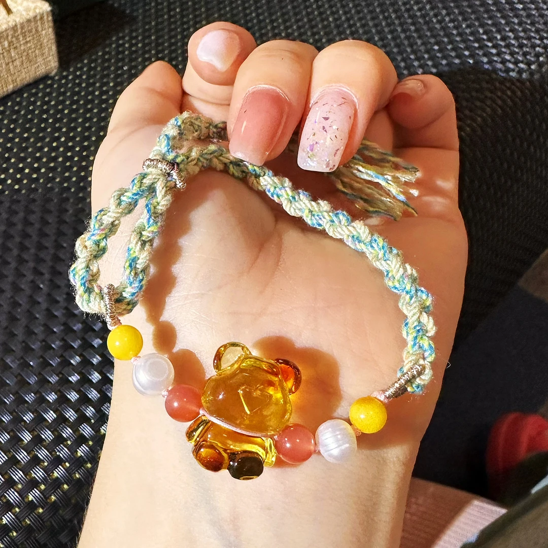 金珀小熊定制款手绳抽拉设计小熊21*15*10mm，搭配玛瑙，珍珠，蜜蜡