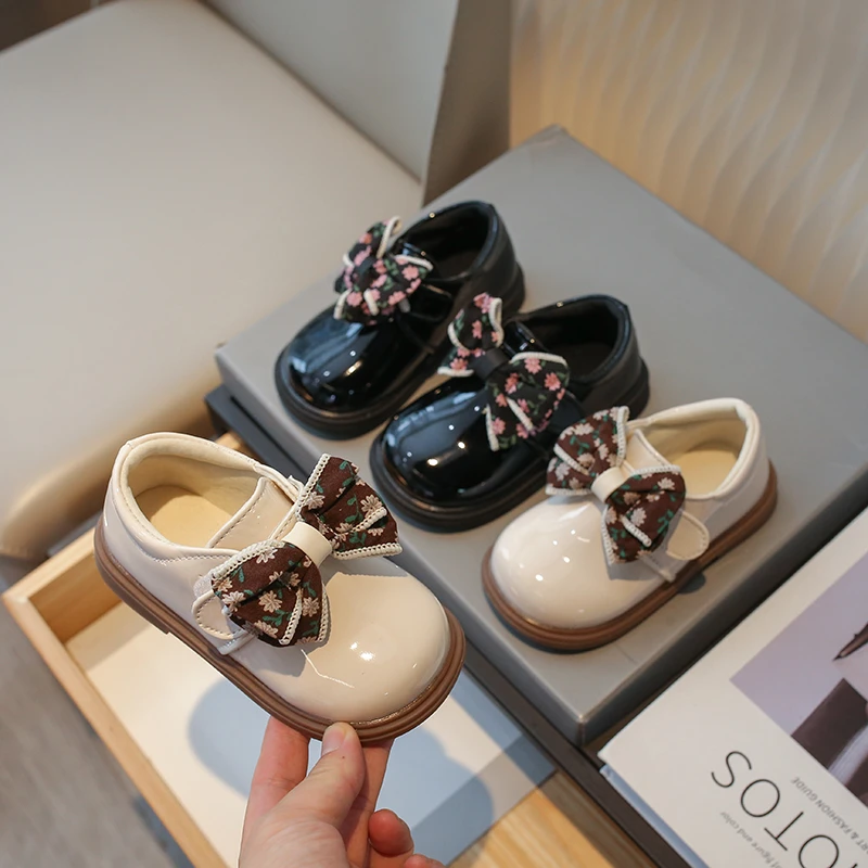 女童皮鞋小童宝宝洋气蝴蝶结公主鞋2024新款春秋女孩时尚休闲单鞋