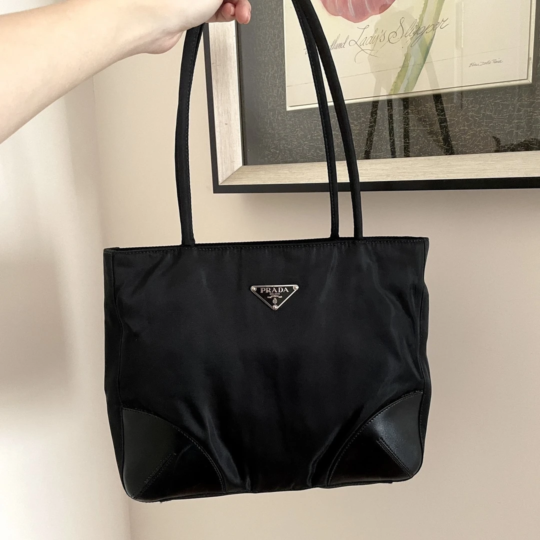 95新 Prada/普拉达 Prada拼皮黑银小托特