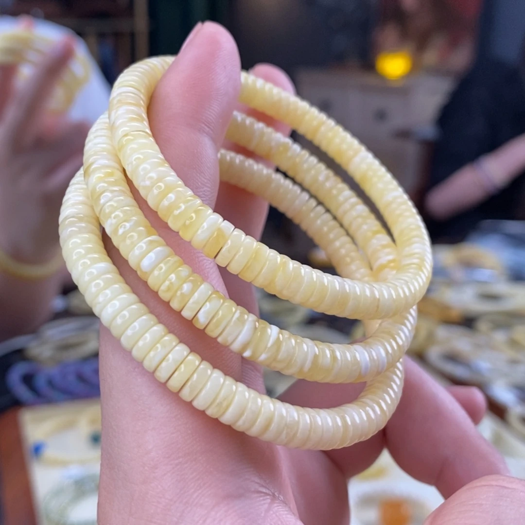 琥珀裸石未镶嵌多样性发其一