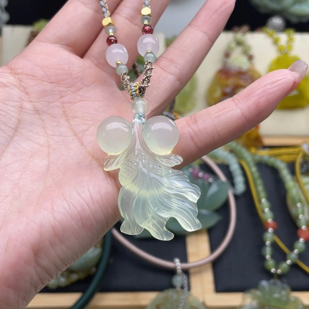 蛇纹石玉颈饰未镶嵌