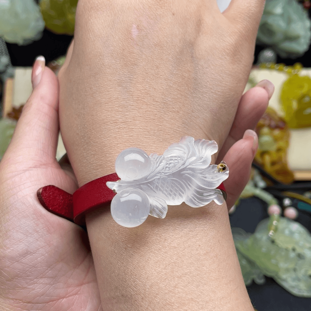 蛇纹石玉颈饰未镶嵌