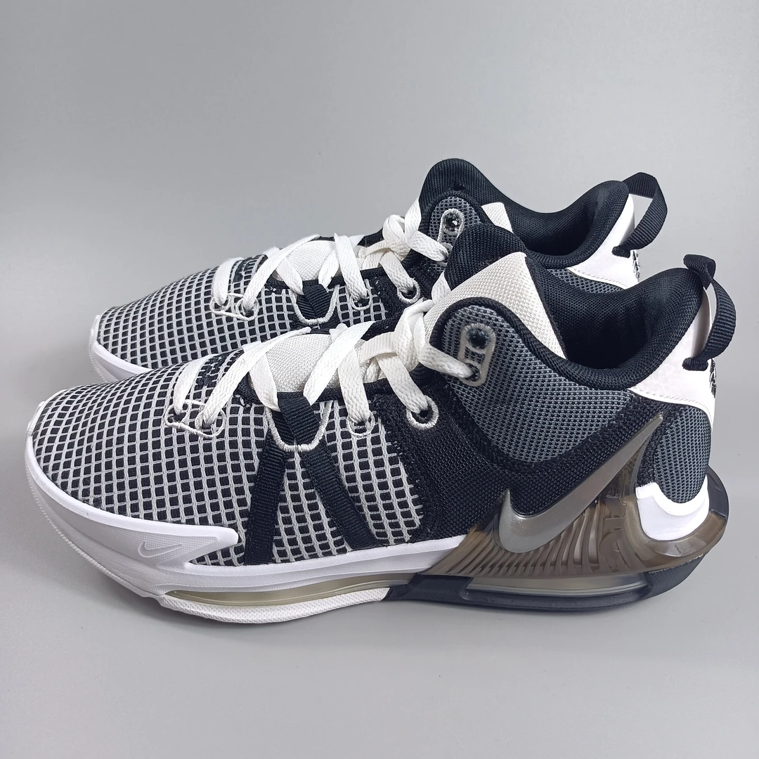 二手正品41码    Nike LeBron Witness 7 EP 篮球鞋   公价936