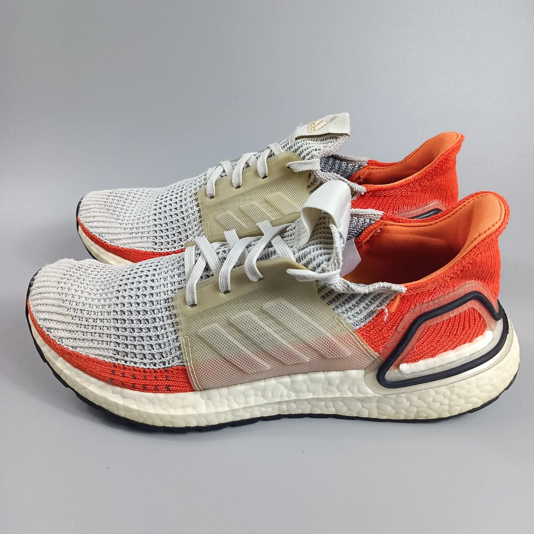 二手正品41码    Adidas UltraBoost 19 UB跑步鞋    公价936