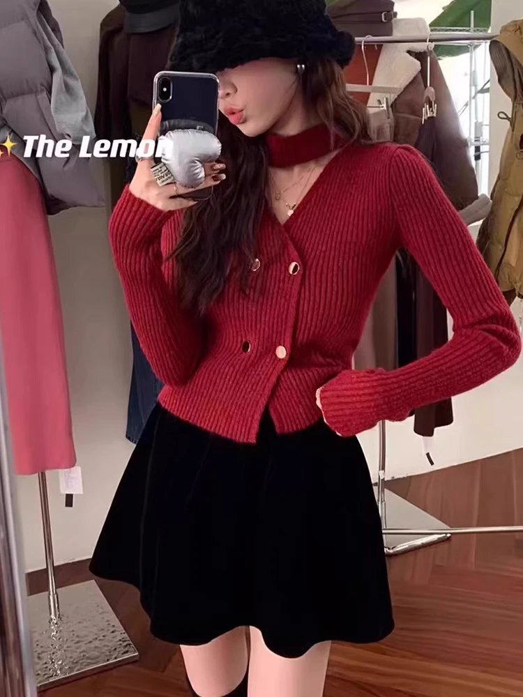 V领挂脖领短款毛衣女2023秋冬新款法式复古辣妹心机针织开衫上衣