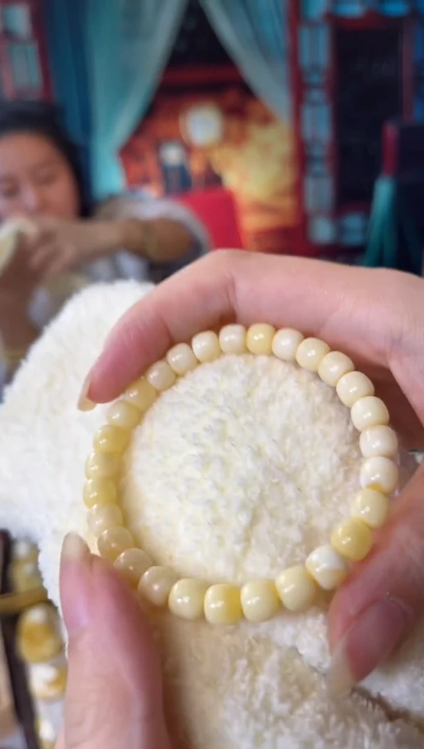 【闪购商品】蜜蜡裸石未镶嵌老型手串