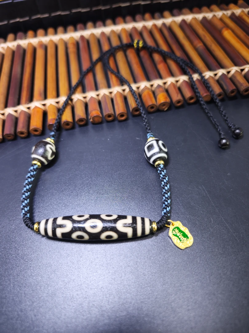 人气网红黑白七眼玛瑙锁骨挂坠藏珠