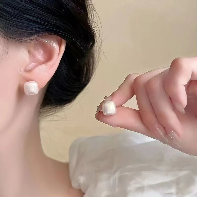 钛钢仿珍珠耳饰 14mm白色方形珠珠耳钉轻奢小众气质简约百搭耳饰X