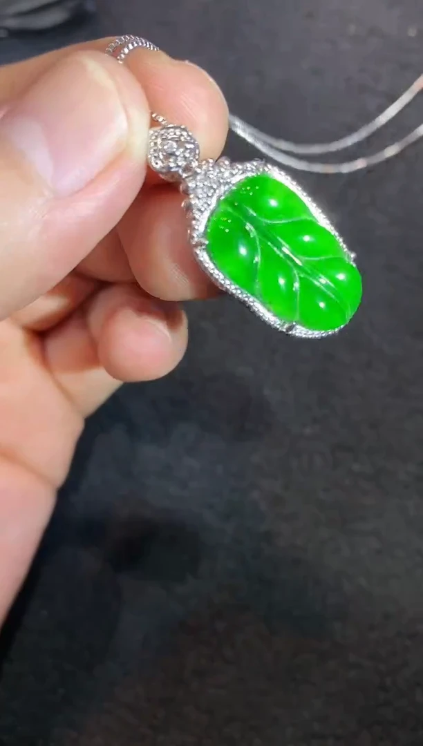 【闪购商品】翡翠吊坠(不含链)18K金镶嵌多样性发货发一件不含链