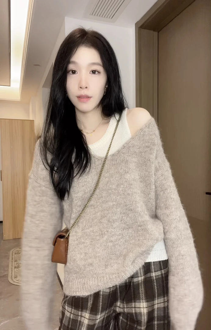 2024秋冬宽松V领显瘦毛衣女两件套+百搭时尚针织背心套装