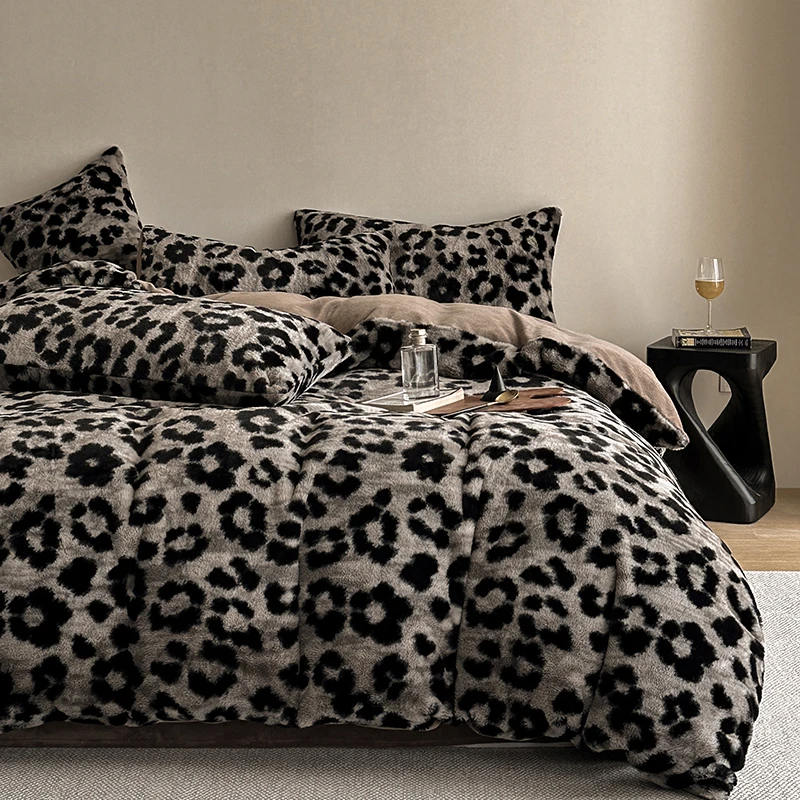 轻奢豹纹毛绒牛奶绒四件套床笠珊瑚绒被罩双面加绒简约印花三件套