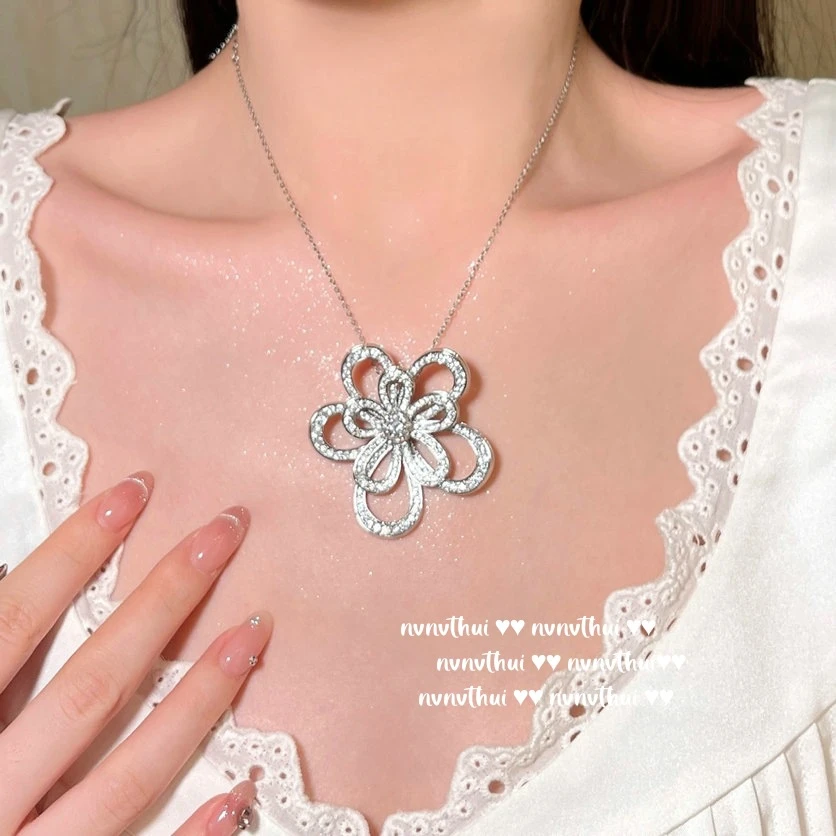 钛钢项链 立体花朵项链小香玫瑰银色锁骨毛衣链高级质感