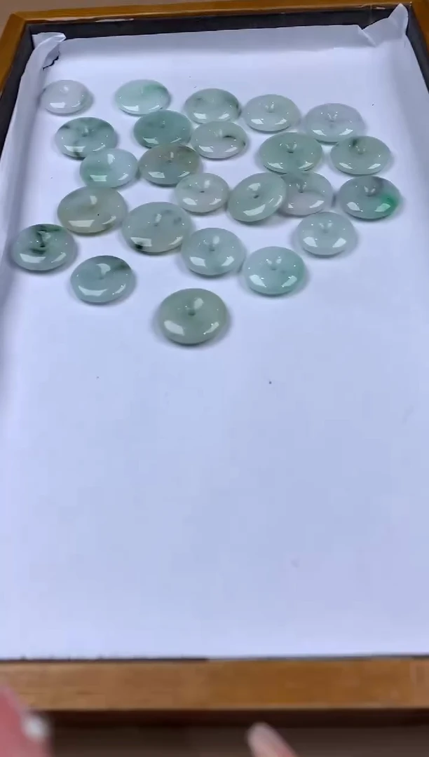 【闪购商品】翡翠颈饰未镶嵌20发1 多样性发货