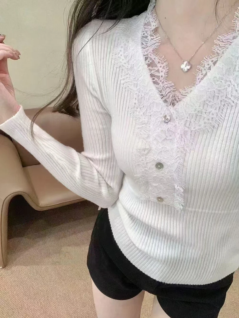气质V领针织衫女蕾丝拼接显瘦保暖套头上衣