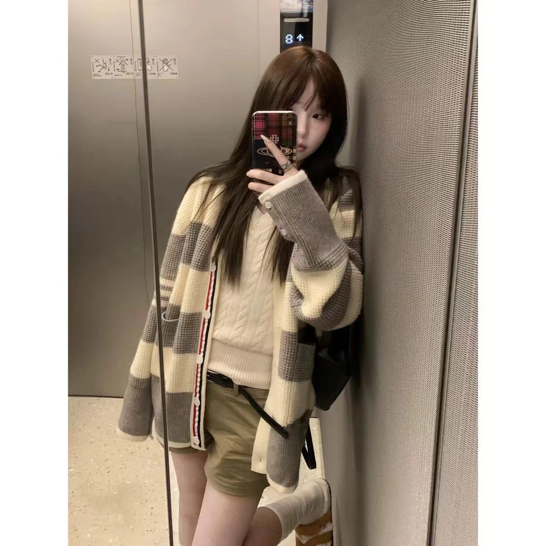 徐秋阳  灰白开衫  百搭时尚休闲设计感显瘦显白毛衣YM166-