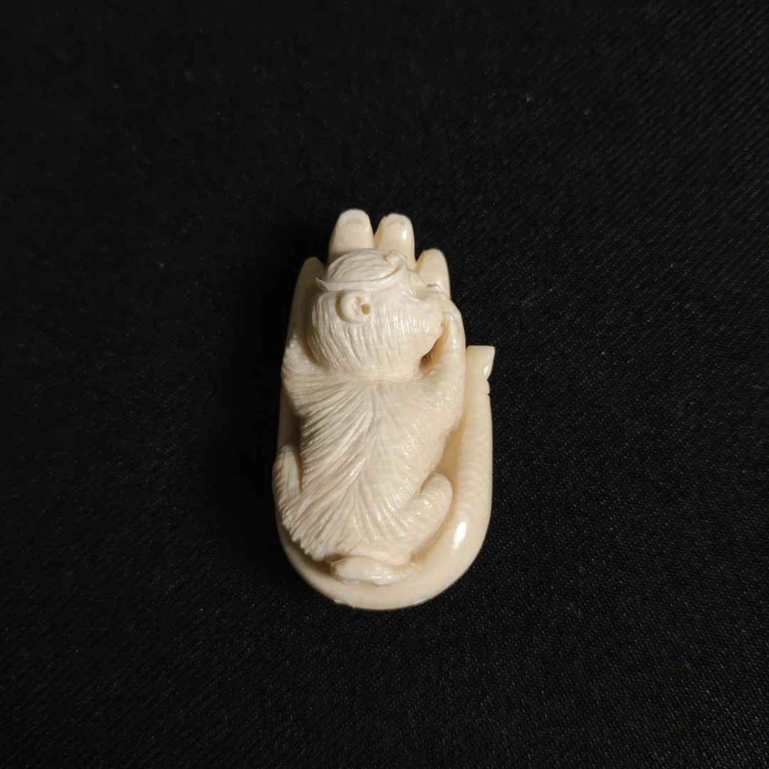 G101407   只做天然猛犸牙  掌上明珠   40x23x15mm