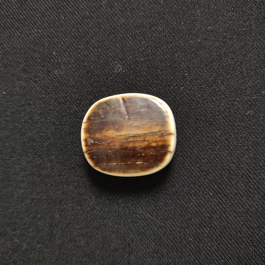 J111218 只做天然猛犸牙 带皮肥皂牌 长27.5x宽23.5x厚11mm