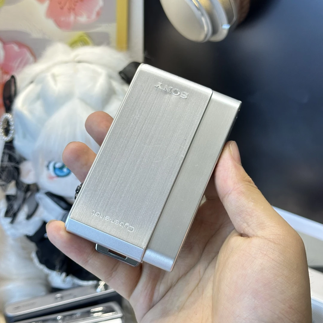 9新 Sony/索尼 索尼t900色彩感好触摸屏带配件1200万像素