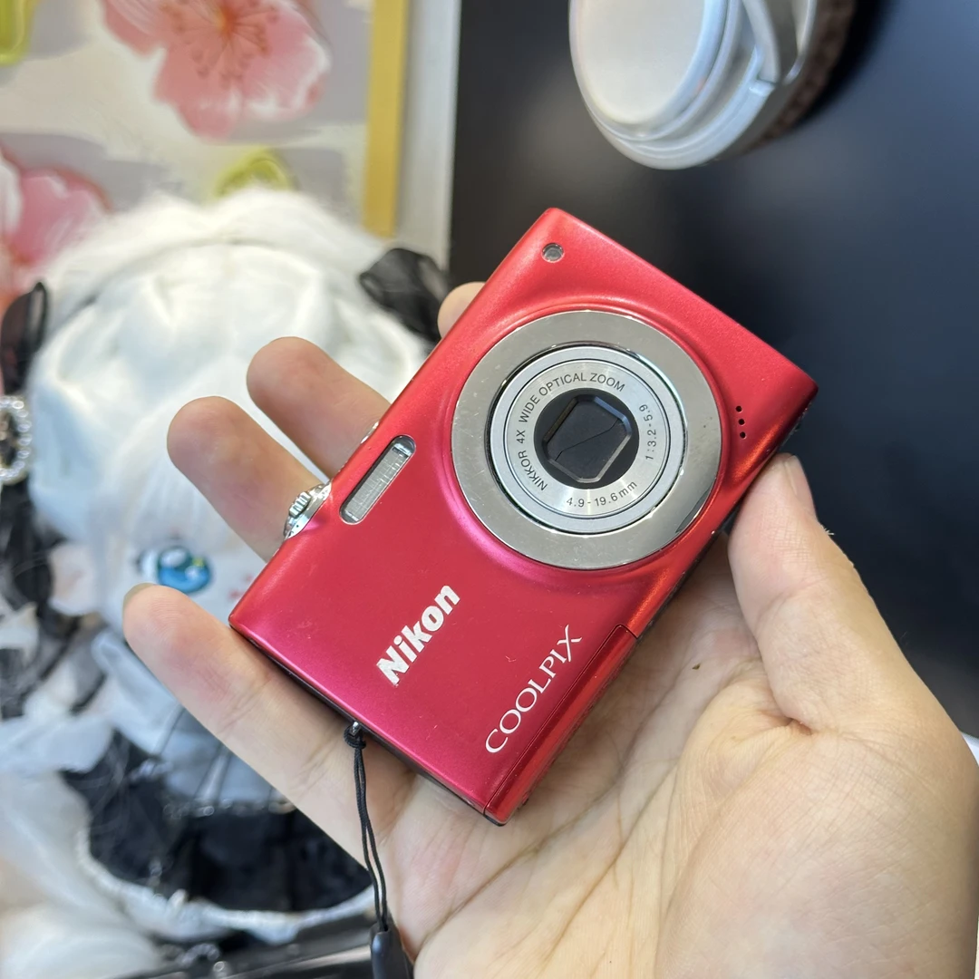 9新 Nikon/尼康 尼康s2500冷白皮色彩感好1400万像素带配件