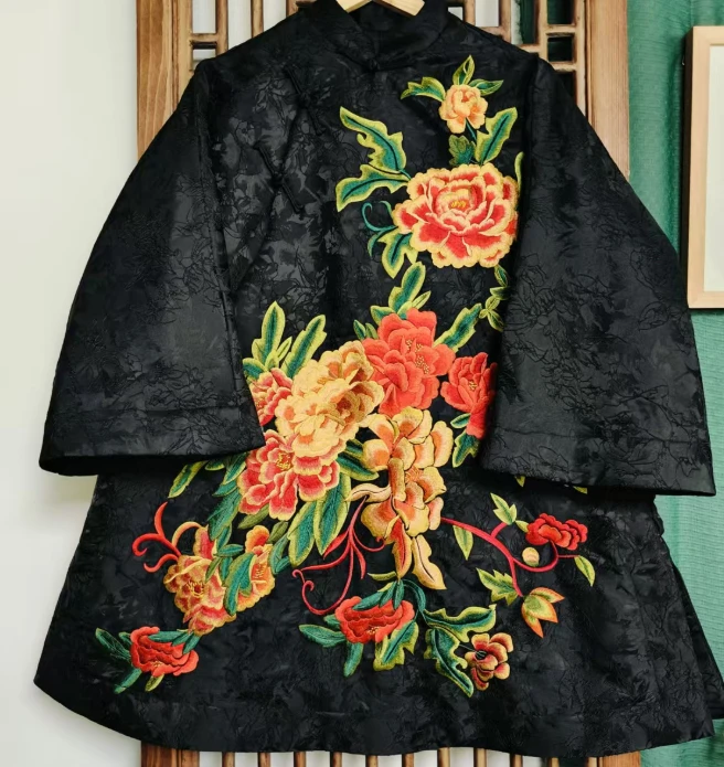 凤徕兮私人定制黑底牡丹刺绣斜盘扣小立领棉服（LS439-1）棉
