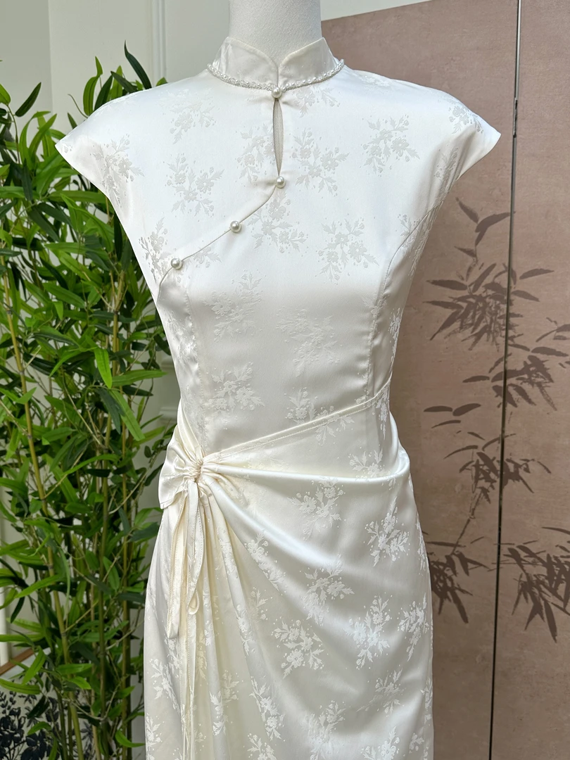 新中式改良旗袍小白裙晚礼服女2024新款开叉订婚领证连衣裙白色夏