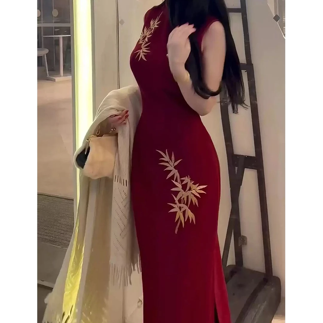 贵为红竹-2025新款新中式国风秋冬刺绣改良版旗袍温柔文艺连衣裙