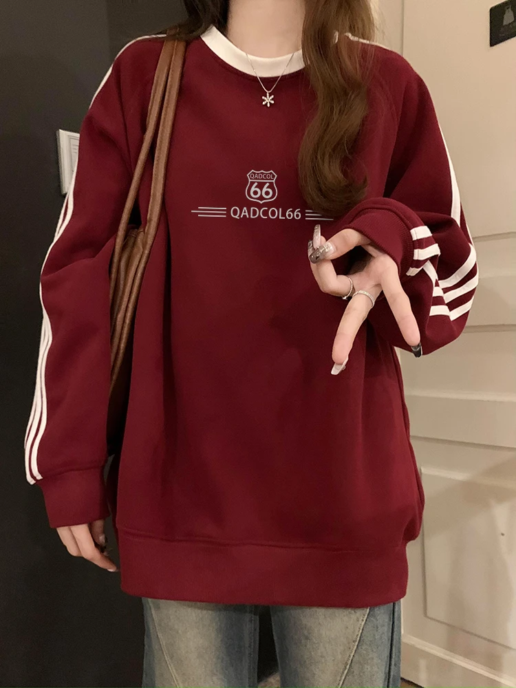 酒红色三条杠字母圆领卫衣女秋季新款慵懒宽松长袖小个子卫衣秋季