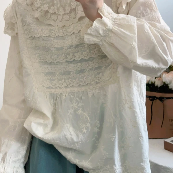 可衣-【慕斯】森系秋季新款蕾丝飞飞袖衬衫甜美圆领花边
