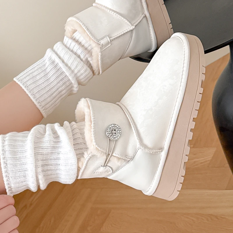 百搭防水厚底雪地靴女皮毛一体冬2025新款钻扣白色短筒靴加绒棉鞋