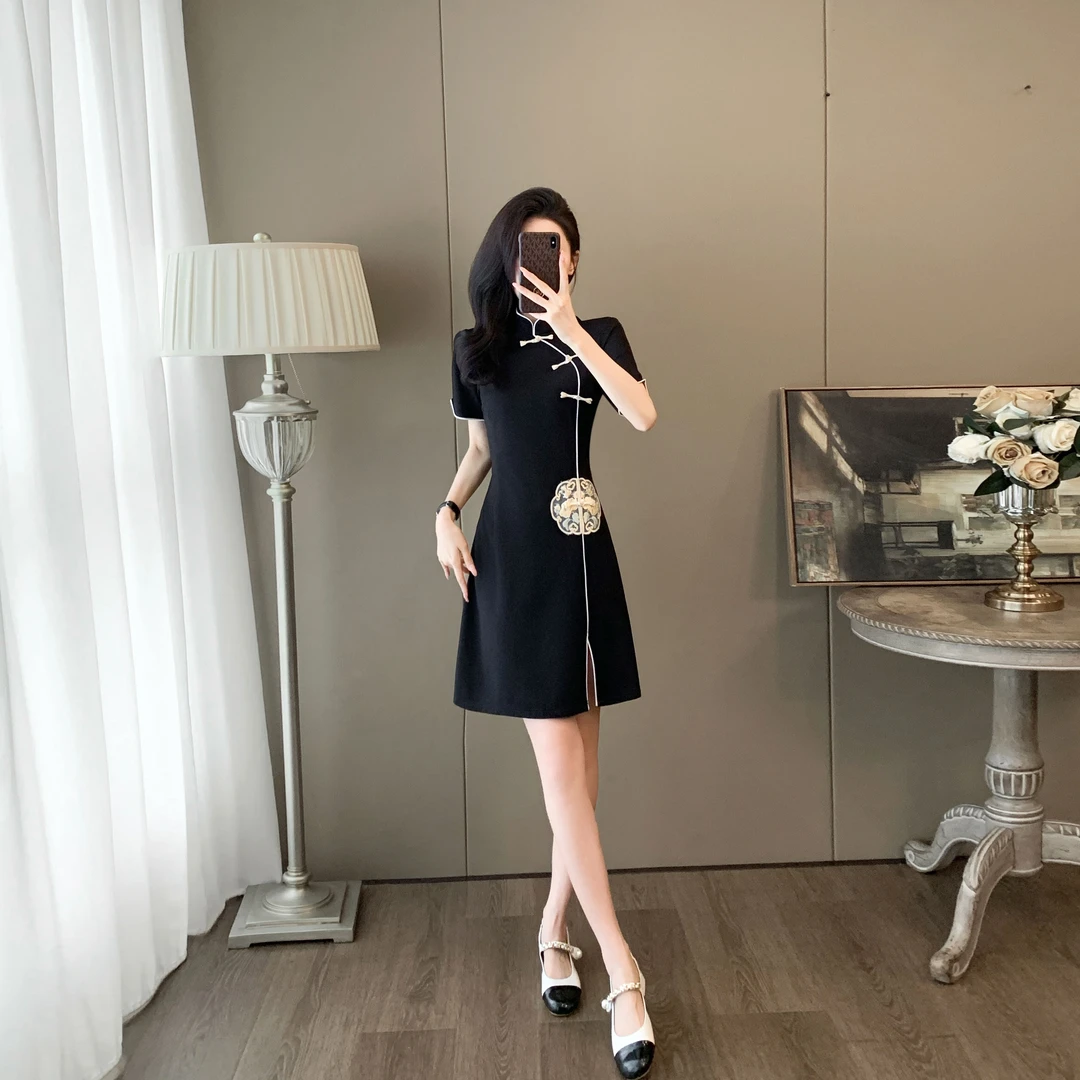 高档新中式国风连衣裙女夏季新款气质显瘦立领刺绣高级感小黑裙潮