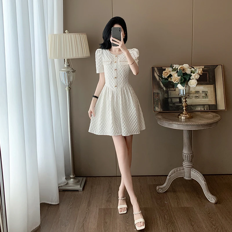高级感白色法式连衣裙女装夏季新款洋气减龄千鸟格小个子气质裙子