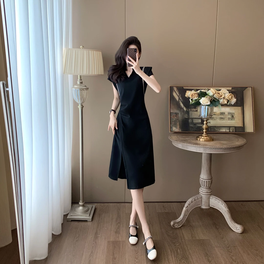 法式高级感黑色连衣裙女夏季新款显瘦气质减龄中长款开叉小黑裙潮