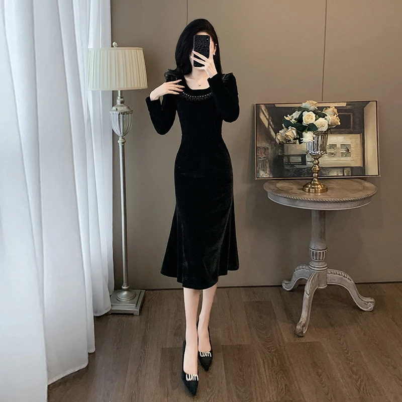 高级感黑色法式连衣裙女秋冬打底外穿洋气时髦收腰显瘦中长款裙子