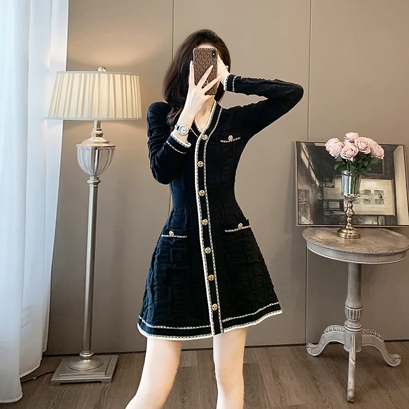 小香风黑色针织连衣裙女秋冬打底外穿洋气时髦小个子法式小黑裙