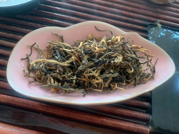 滇红春茶云南凤庆