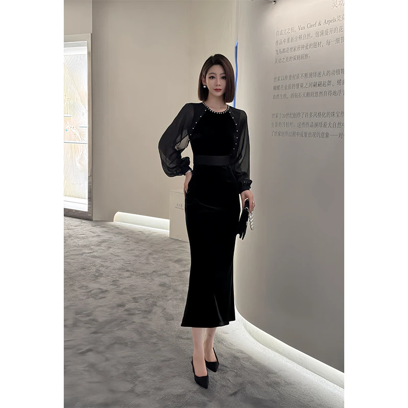 格娜【珍珠夫人】秋季新款氛围感钉珠黑色丝绒长袖精致高级感连衣裙