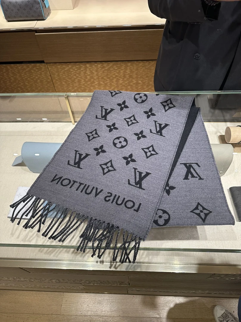 全新未使用 LouisVuitton/路易威登 LV 围巾