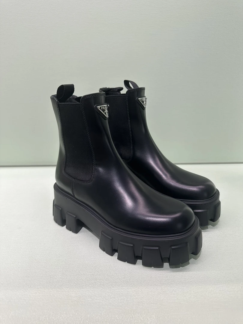 全新未使用 Prada/普拉达 普拉达 Monolith 亮面皮革短靴