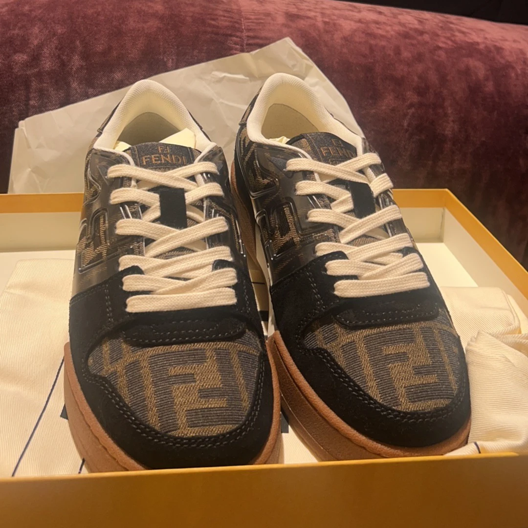 全新未使用 FENDI/芬迪 芬迪match鞋子