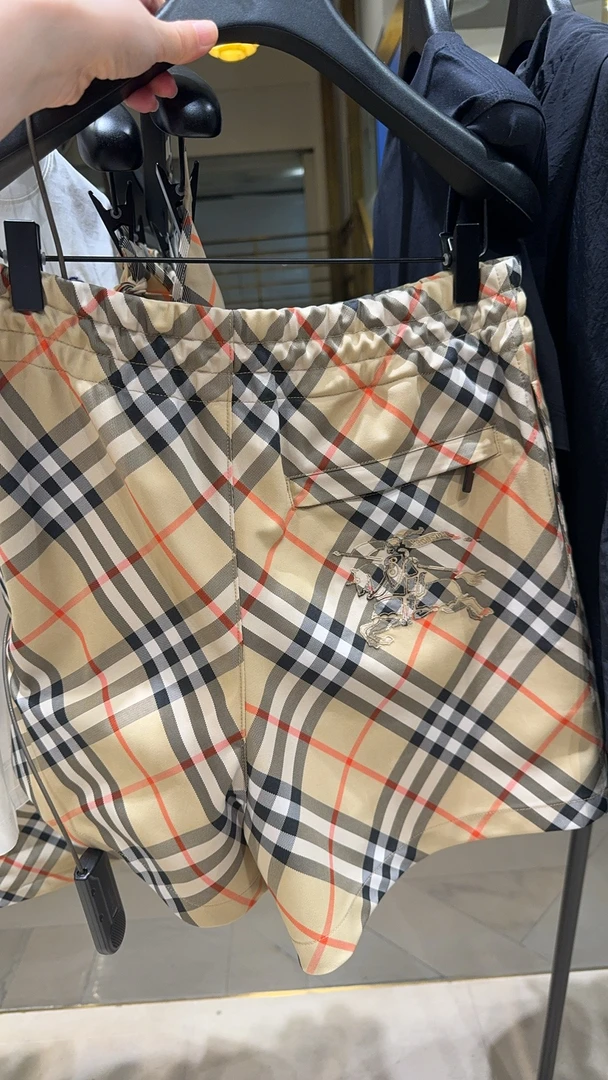 全新未使用 BURBERRY/博柏利 博柏利格纹短裤