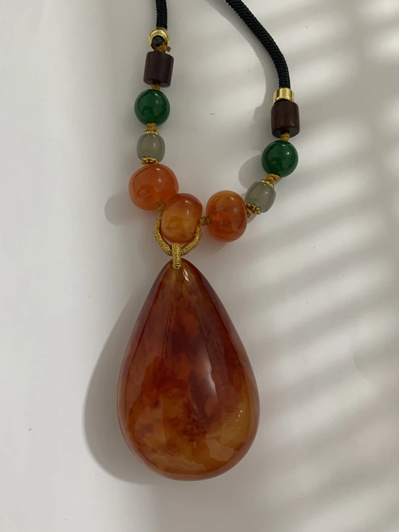 AA236高端蜜蜡水滴吊坠